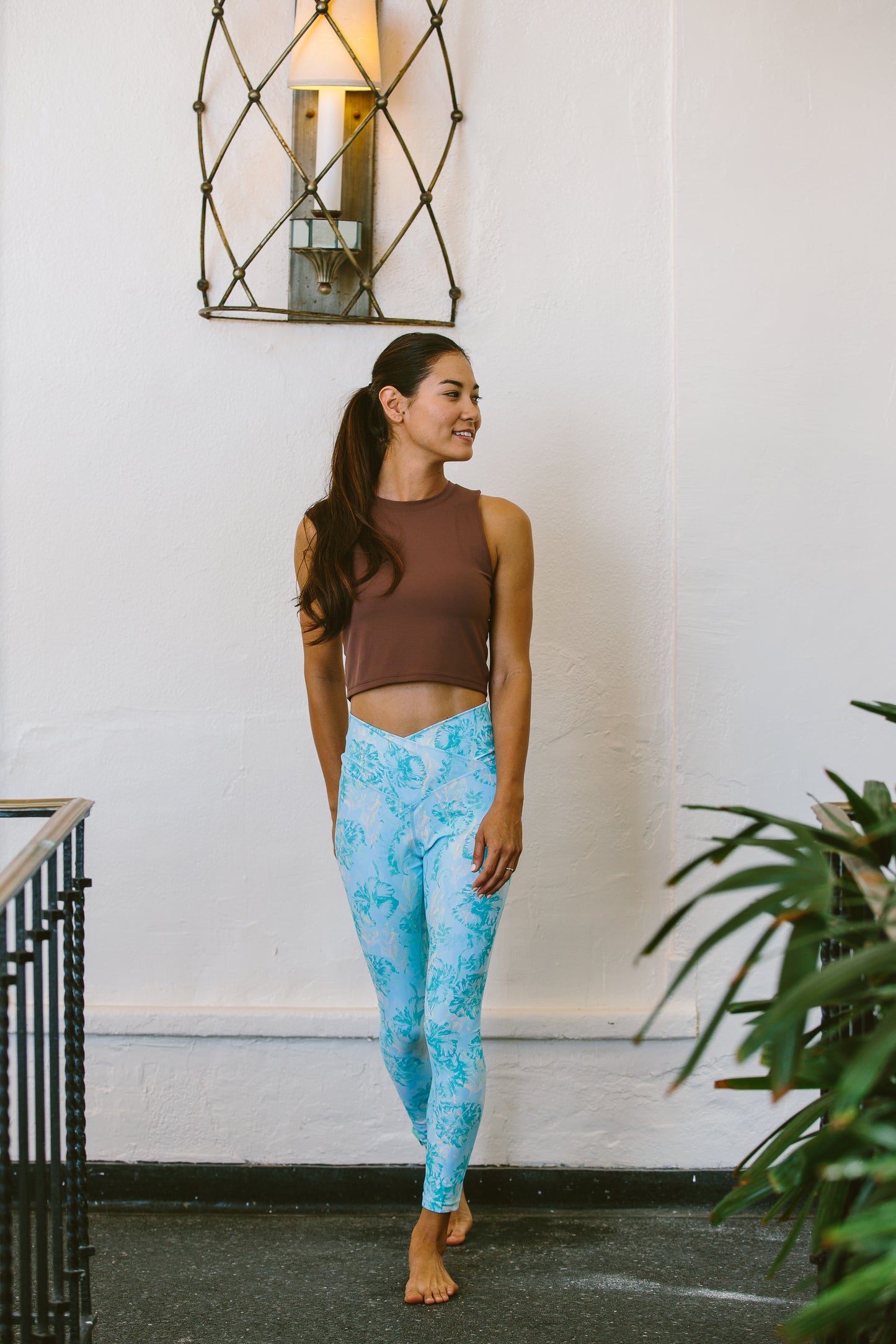 Narrow Neck Bra Tank Top