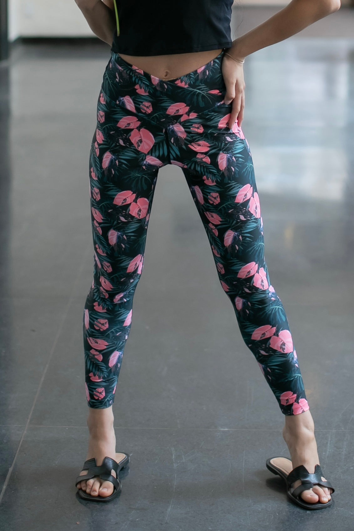 Black x Pink Flowers Leggings