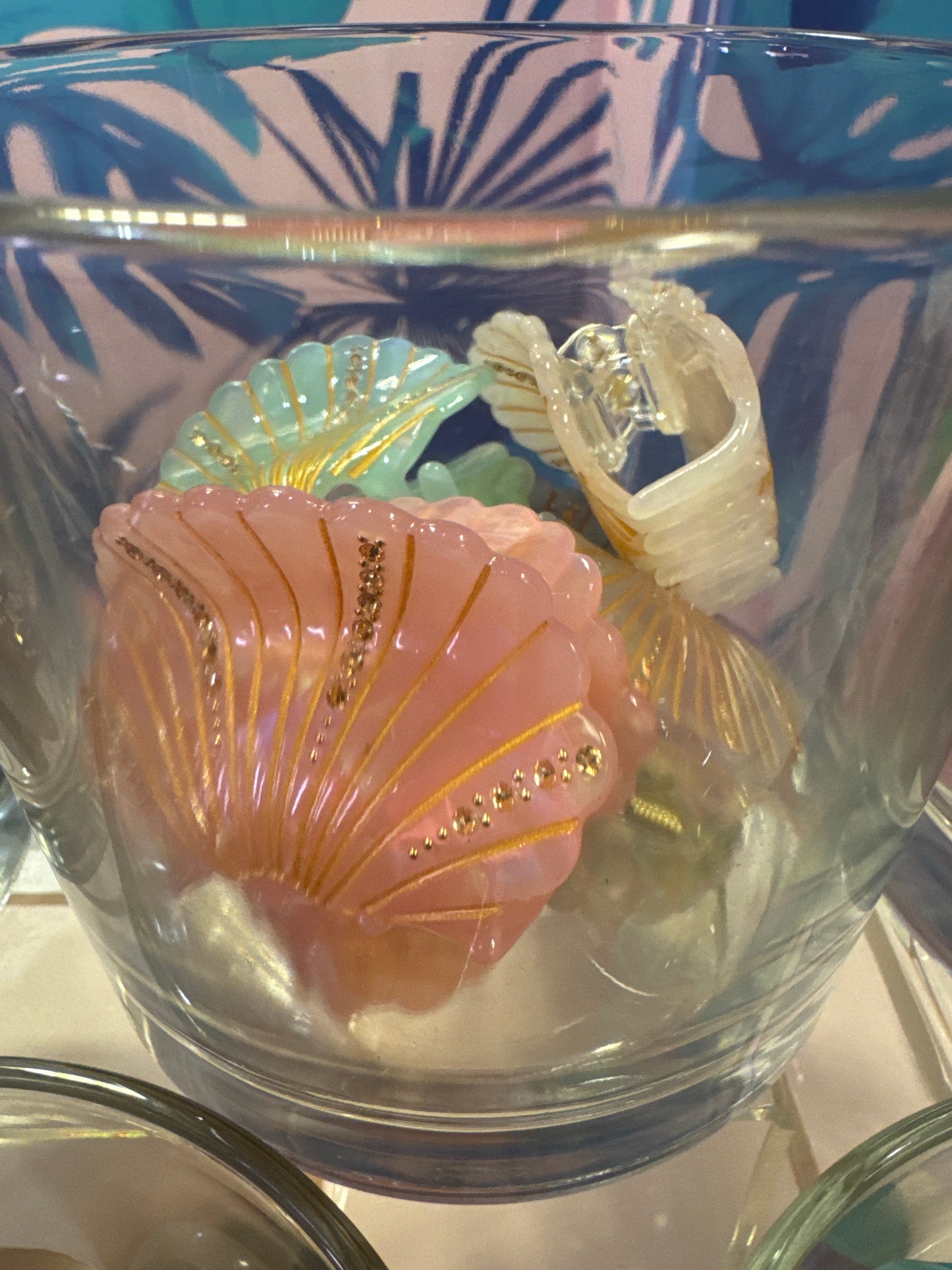 Shell hair clip